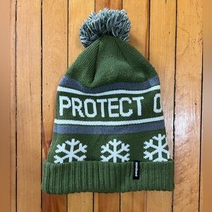 Patagonia Powder Town Beanie Protect Our Winters Green Pom Hat Tuque Unisex